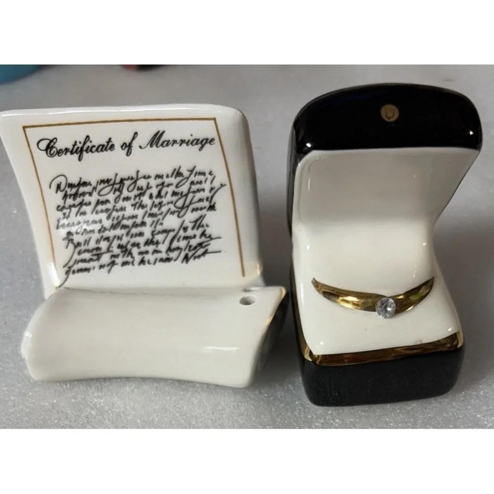 Vintage 1985 Sarsaparilla Wedding Ring Marriage Certificate Salt Pepper Shakers